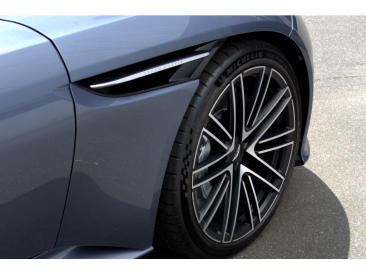 Aston Martin DB12 V8 Coupe — photo 8