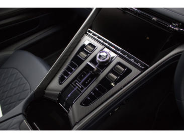 Aston Martin DB12 V8 Coupe — photo 19