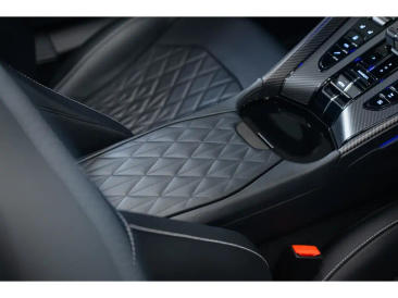 Aston Martin DB12 Volante 4.0 V8 B&W — photo 34