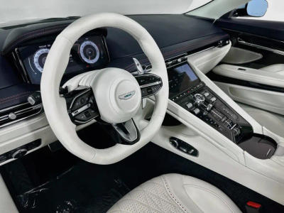 Aston Martin DB12 Volante 4.0 V8 B&W