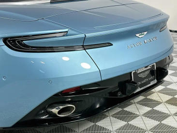 Aston Martin DB12 Volante 4.0 V8 B&W — photo 8