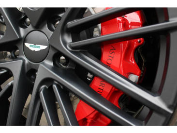 Aston Martin DB12 V8 Coupe — photo 27