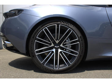 Aston Martin DB12 V8 Coupe — photo 15
