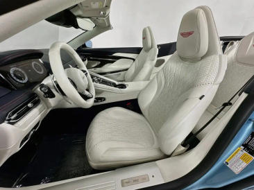 Aston Martin DB12 Volante 4.0 V8 B&W — photo 12