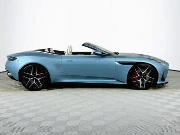 Aston Martin DB12 Volante 4.0 V8 B&W — photo 14