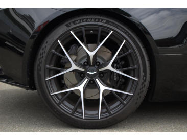 Aston Martin DB12 V8 Coupe — photo 15
