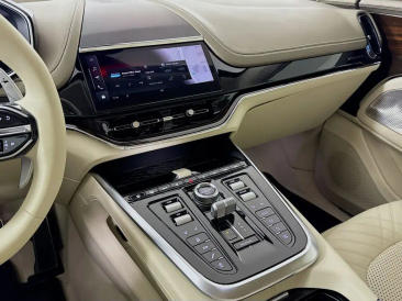Aston Martin DBX 707 SUV — photo 11