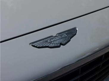 Aston Martin DBX SUV — photo 14