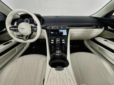 Aston Martin DB12 Volante 4.0 V8 B&W — photo 25