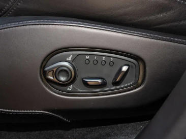 Aston Martin DBX SUV — photo 20