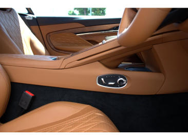 Aston Martin DB12 V8 Coupe — photo 22