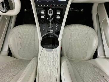 Aston Martin DB12 Volante 4.0 V8 B&W — photo 26