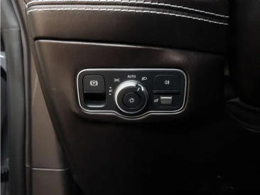 Aston Martin DBX SUV — photo 22