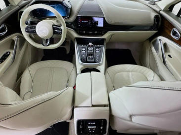 Aston Martin DBX 707 SUV — photo 20