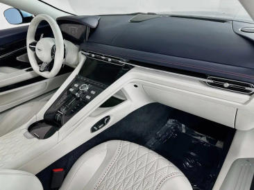 Aston Martin DB12 Volante 4.0 V8 B&W — photo 30