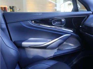 Aston Martin DBX 707 — photo 23