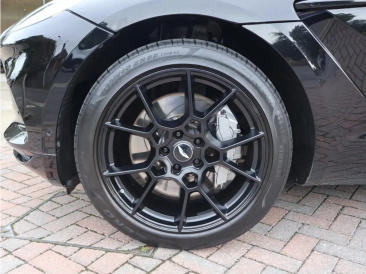 Aston Martin DBX SUV — photo 4