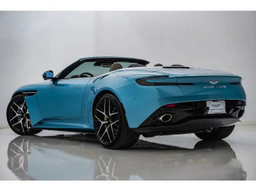 Aston Martin DB12 Volante 4.0 V8 B&W — photo 2