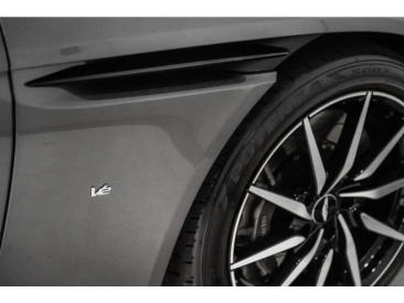 Aston Martin DB11 V12 — photo 9