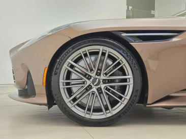 Aston Martin DB12 V8 Coupe — photo 13