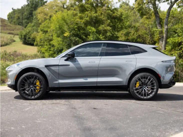 Aston Martin DBX SUV — photo 39