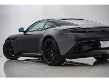 Aston Martin DB12 V8 Coupe — photo 9