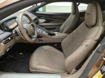 Aston Martin DB12 V8 Coupe — photo 16