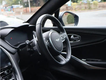 Aston Martin DBX SUV — photo 13