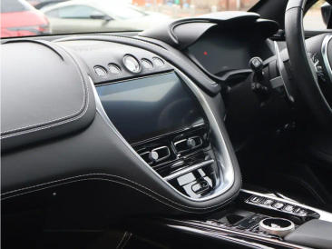 Aston Martin DBX SUV — photo 14