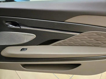 Aston Martin DB12 V8 Coupe — photo 24