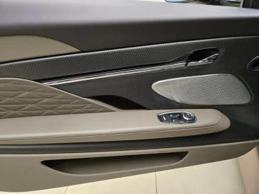 Aston Martin DB12 V8 Coupe — photo 27