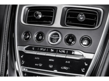Aston Martin DB11 V12 — photo 28