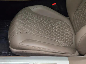 Aston Martin DB12 V8 Coupe — photo 30