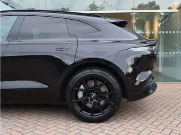 Aston Martin DBX SUV — photo 28