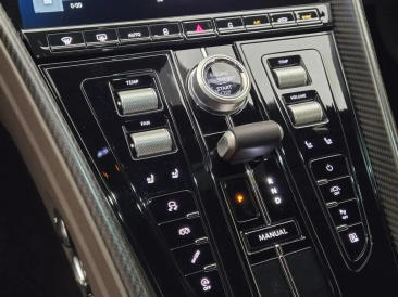 Aston Martin DB12 V8 Coupe — photo 37