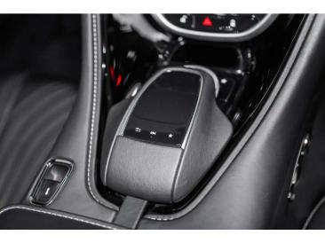 Aston Martin DB11 V12 — photo 37