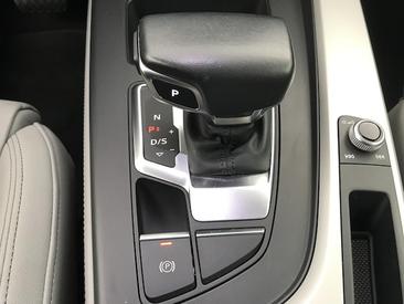 Audi A4 Avant 30 TDI — photo 17