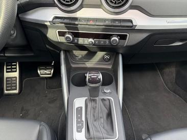 Audi Q2 35 TFSI — photo 13