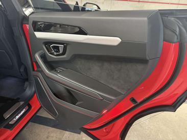 Lamborghini Urus — photo 11