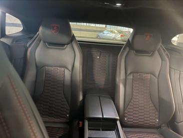 Lamborghini Urus — photo 17