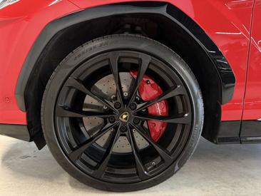 Lamborghini Urus — photo 21