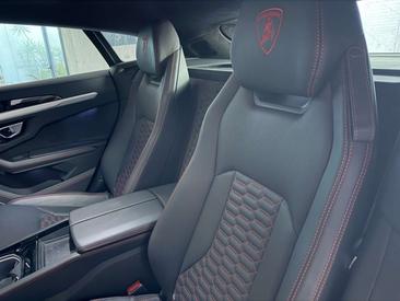 Lamborghini Urus — photo 27