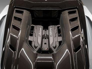 Lamborghini Revuelto — photo 8