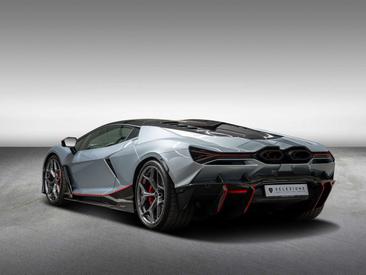 Lamborghini Revuelto — photo 12