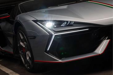 Lamborghini Revuelto — photo 14