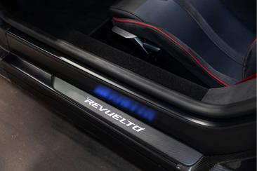 Lamborghini Revuelto — photo 21
