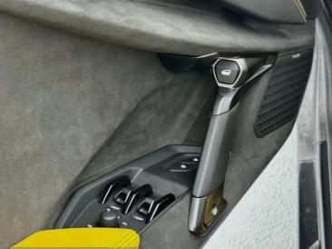 Lamborghini Revuelto Revuelto — photo 17