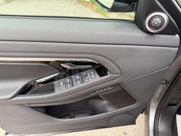 Land Rover Range Rover Evoque P200 — photo 17