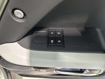 Land Rover Defender 110 75th Anniversary Edition — photo 17
