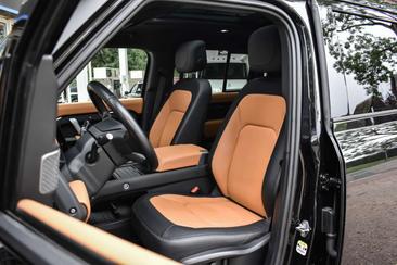 Land Rover Defender 110 P400e — photo 9